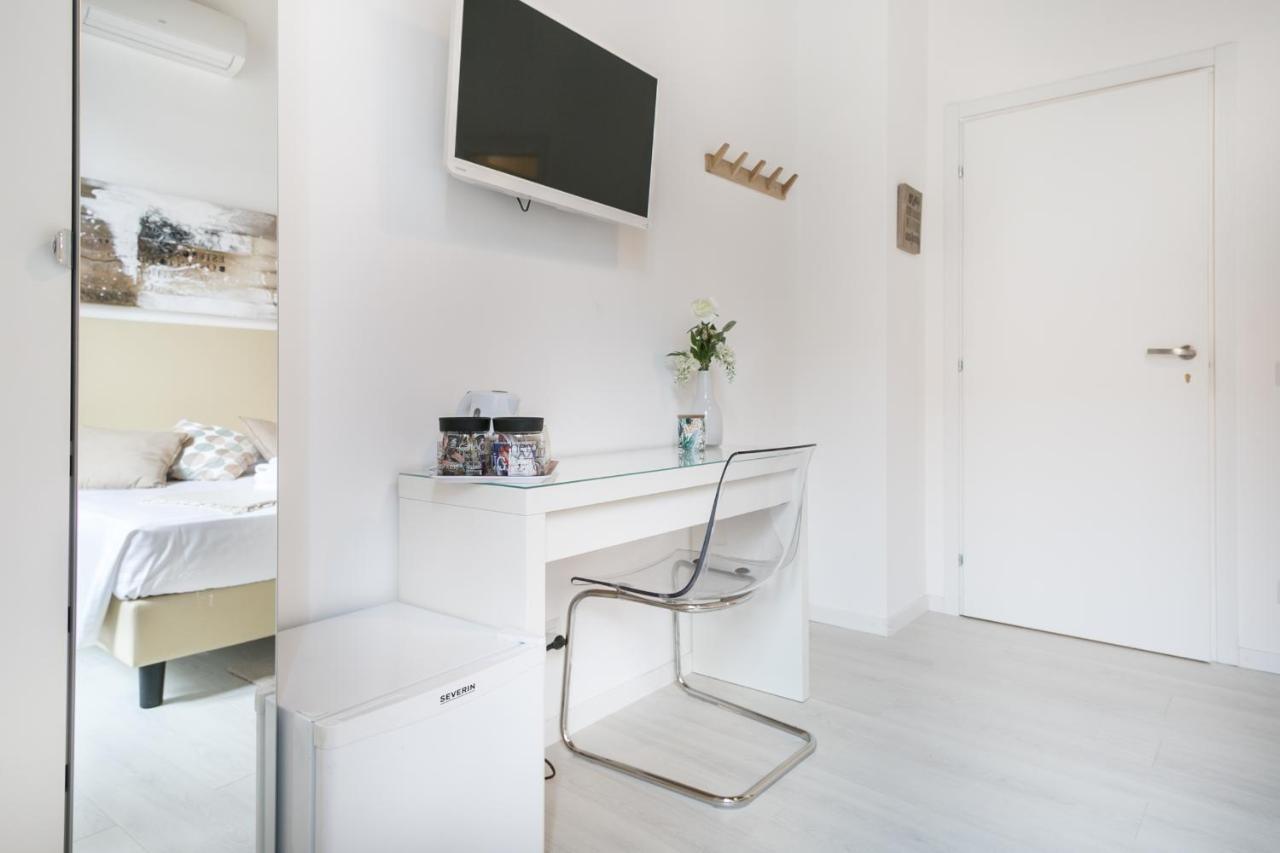 White Ostilia Guesthouse 로마 외부 사진