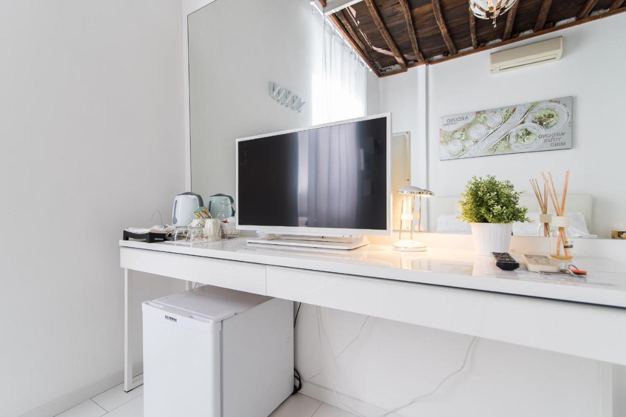 White Ostilia Guesthouse 로마 외부 사진