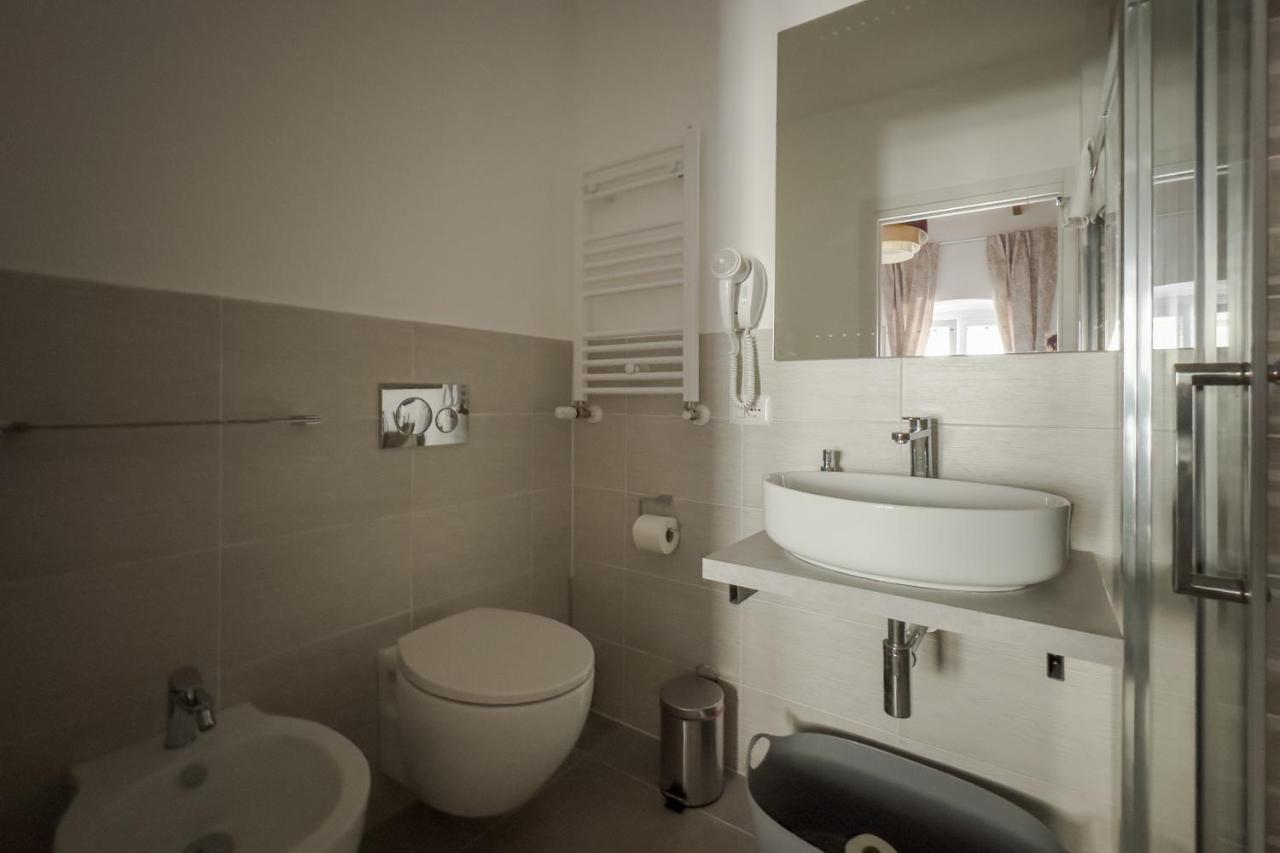 White Ostilia Guesthouse 로마 외부 사진